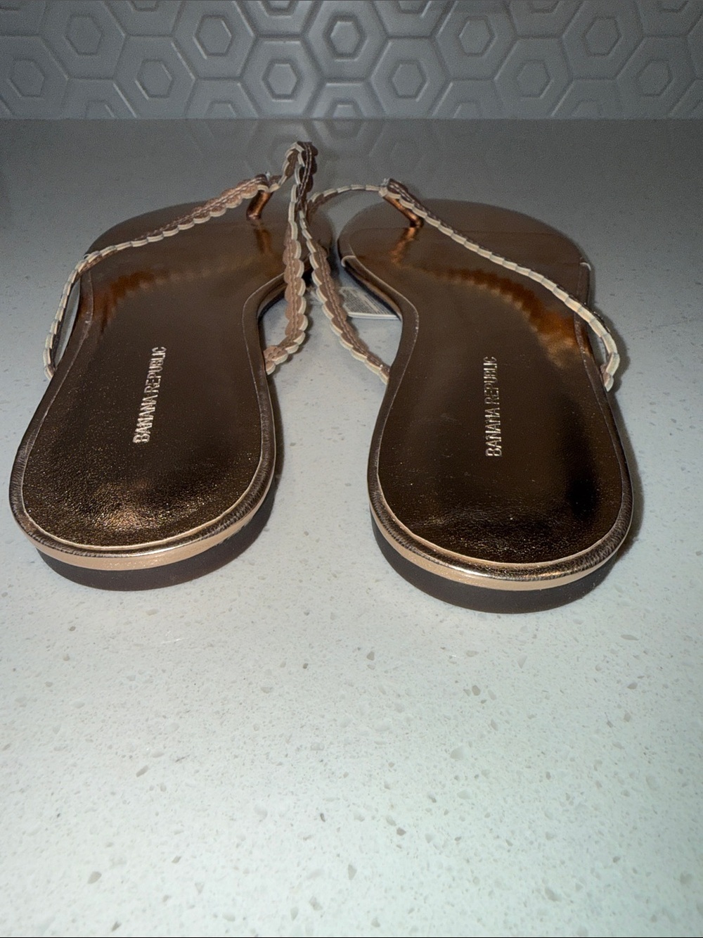 Banana Republic Women's Metallic Rose Gold LeatherScallop-Trim Flip Flop Sandals - Picture 5 of 6